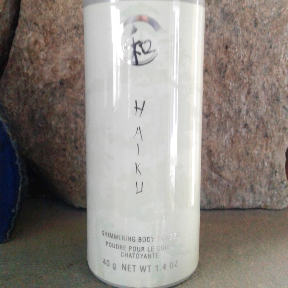 Avon Haiku Shimmering body powder - Picture 2 of 5